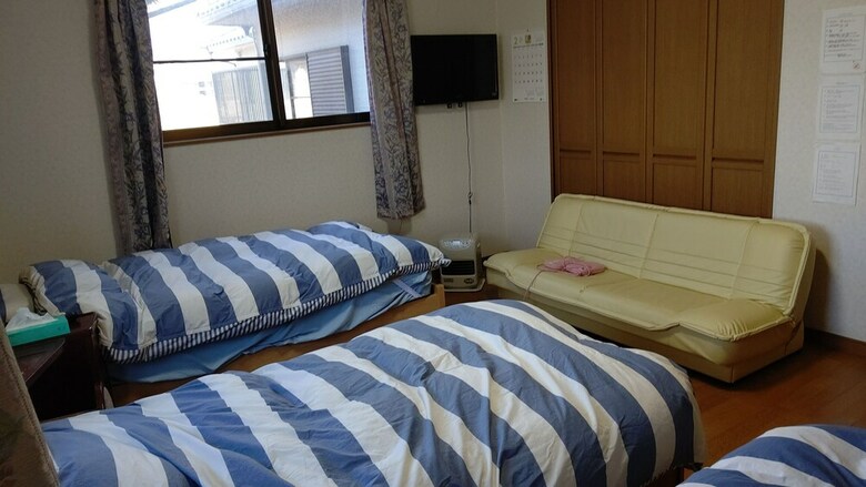 Hostal Awaji Tourist Trophy House - Hostel
