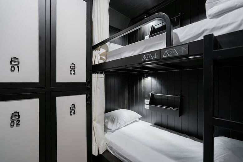 Hostal S'nap Hostel