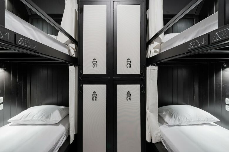 Hostal S'nap Hostel