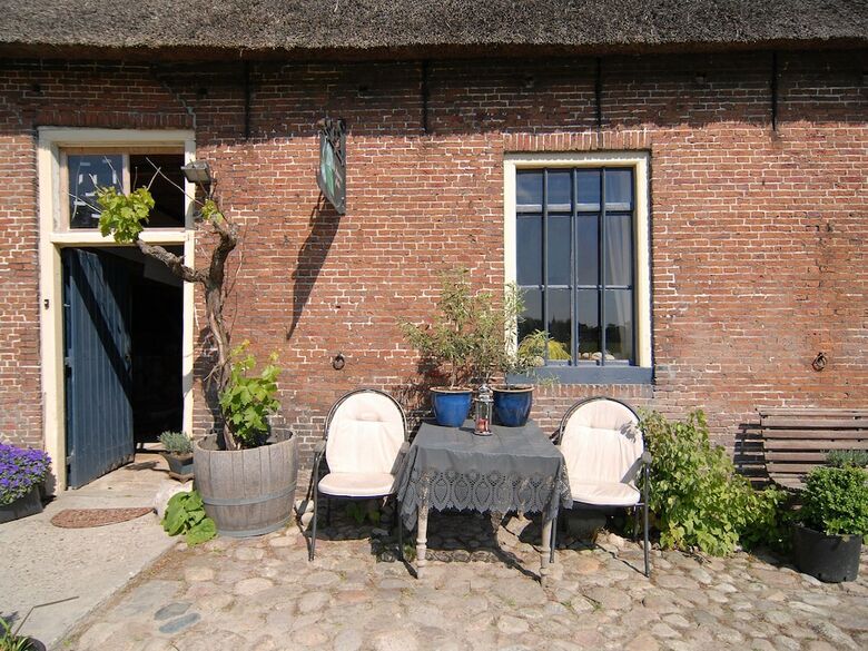Characteristic Headlong Hull Farm With Thatched Cover