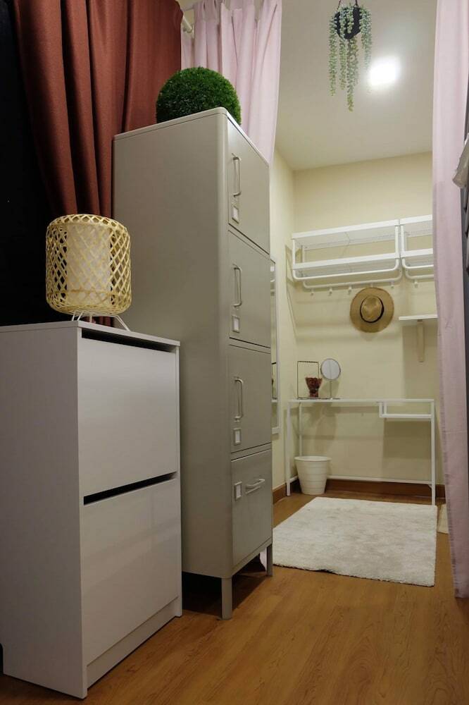 Hostal Lunar House