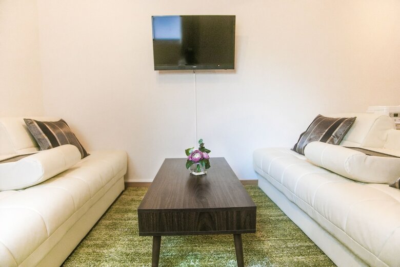 Shinsaibashi-house B