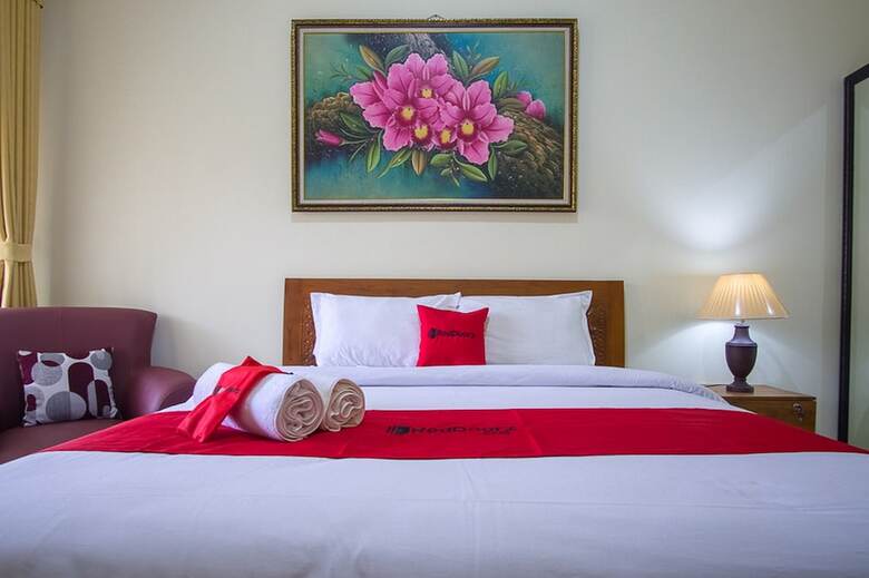 Hotel Reddoorz Plus @ Pancer Door Beach