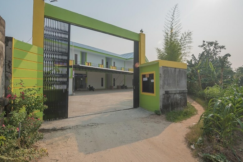 Hotel Reddoorz Near Rs Harapan Bersama