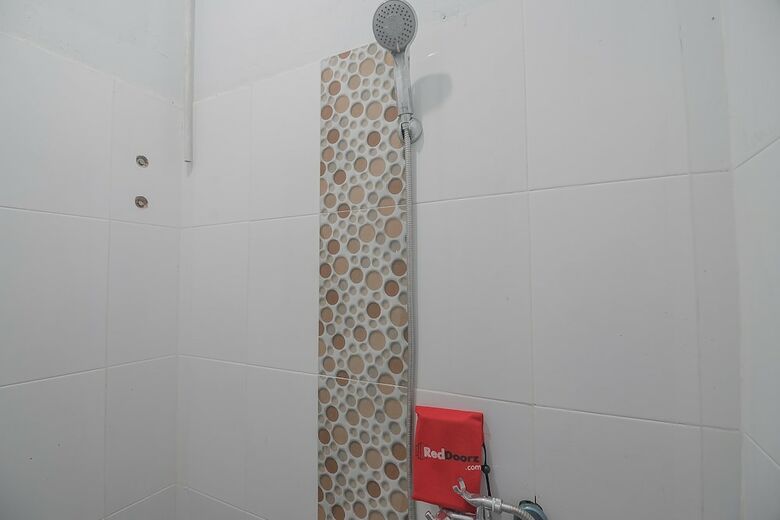 Hotel Reddoorz Near Rs Harapan Bersama