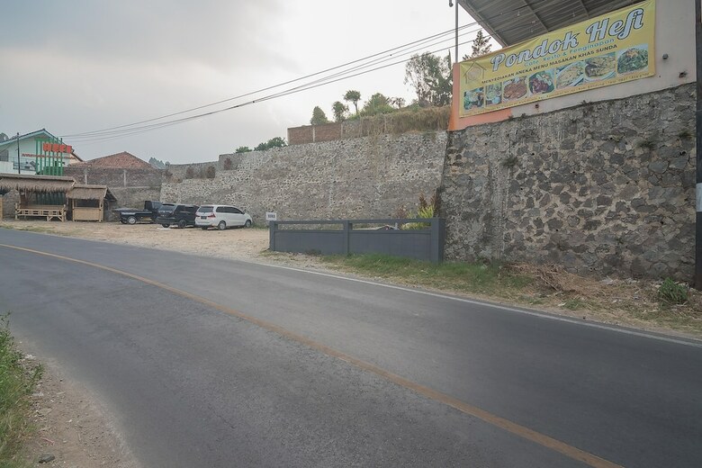 Hotel Reddoorz Near Happy Farm 2