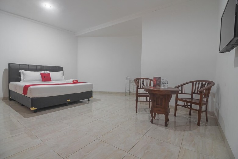 Hotel Reddoorz Near Happy Farm 2