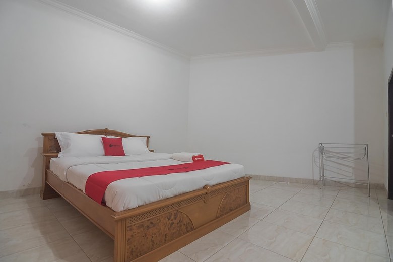 Hotel Reddoorz Near Happy Farm 2