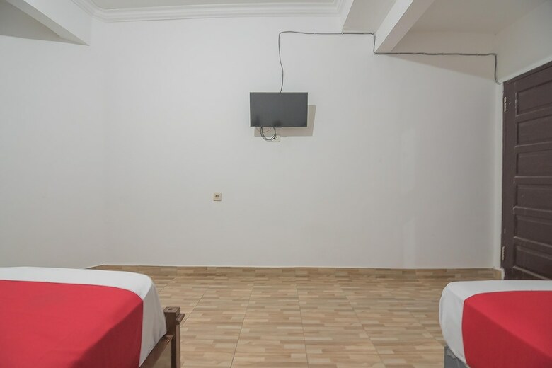 Hotel Reddoorz Near Happy Farm 2