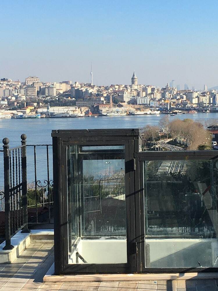 Rooftop Balat Rooms & Apartments