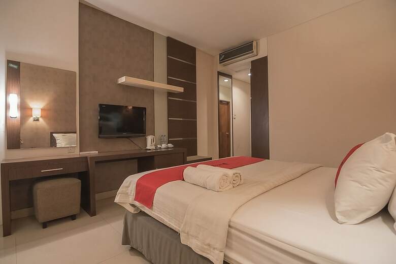 Hotel Reddoorz Premium Near Paris Van Java Mall
