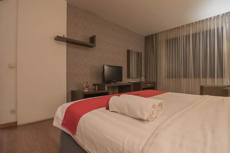 Hotel Reddoorz Premium Near Paris Van Java Mall