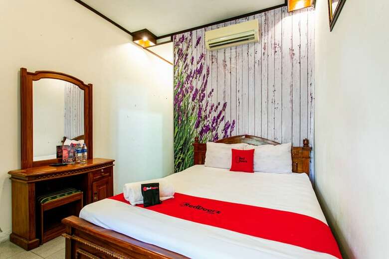 Hotel Reddoorz Plus Near Taman Sari 2