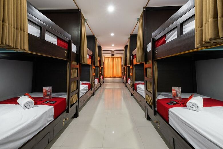 Reddoorz Hostel Near Trans Studio Mall