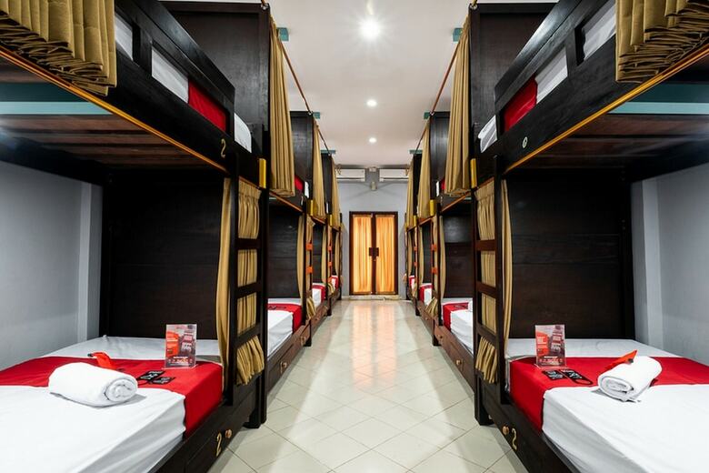 Reddoorz Hostel Near Trans Studio Mall