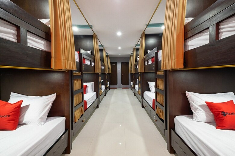 Reddoorz Hostel Near Trans Studio Mall