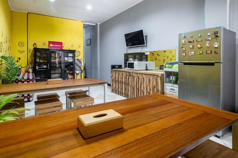 Reddoorz Hostel Near Trans Studio Mall