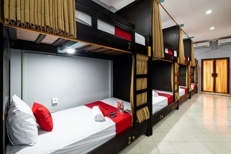 Reddoorz Hostel Near Trans Studio Mall