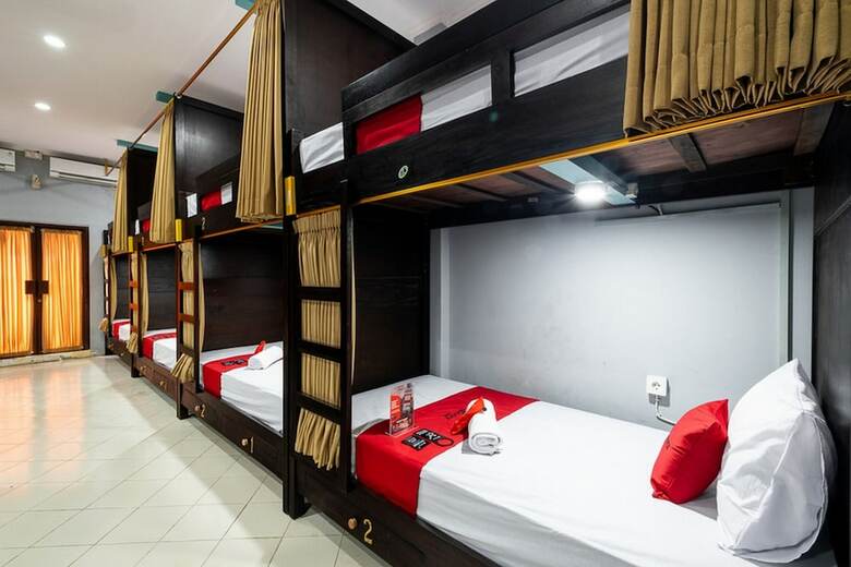 Reddoorz Hostel Near Trans Studio Mall