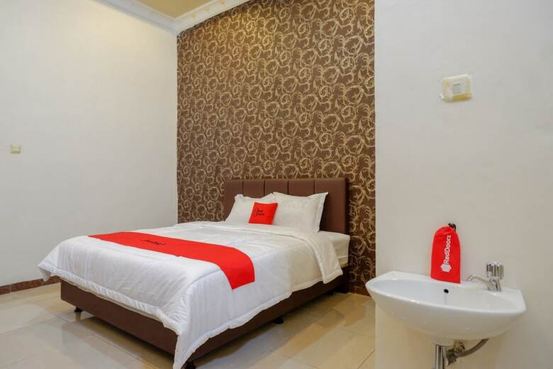 Hotel Reddoorz @ Jalan Pattimura Palu