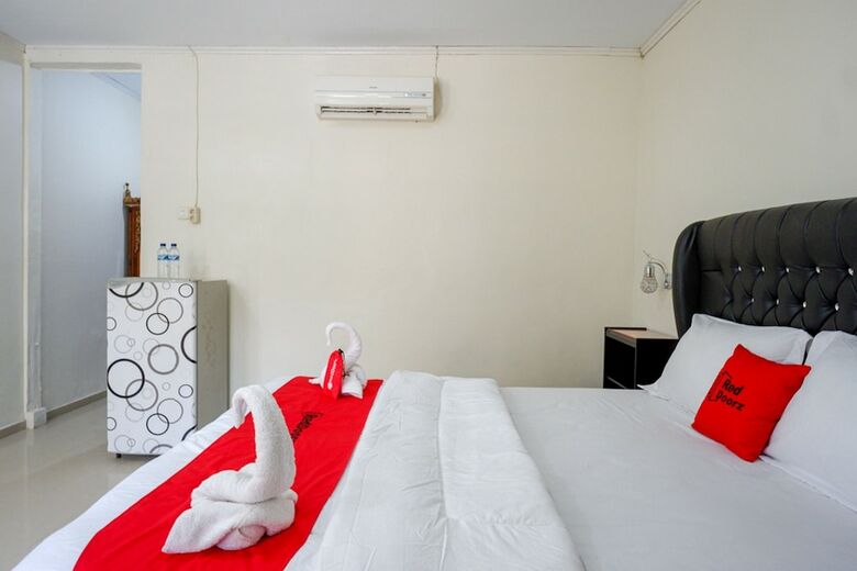 Reddoorz Plus @ Alam Raya Hotel