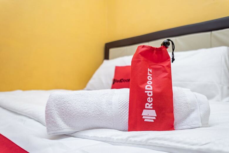 Hotel Reddoorz Near Happy Farm 3