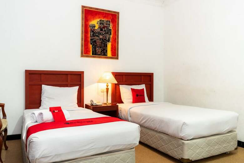 Hotel Reddoorz Plus Syariah Near Java Supermall Semarang 2