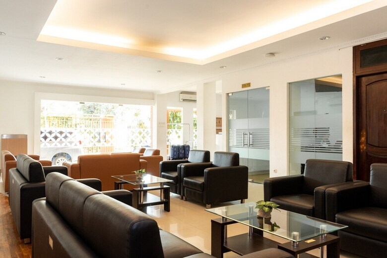 Hotel Reddoorz Plus Syariah Near Java Supermall Semarang 2