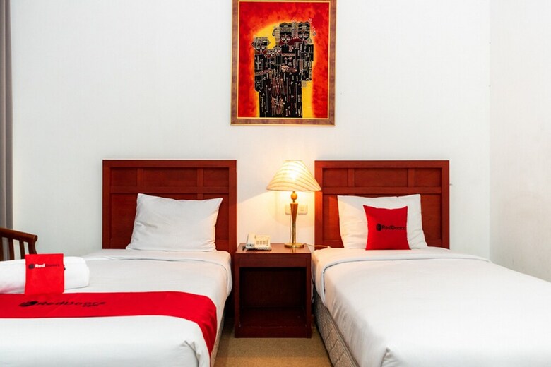 Hotel Reddoorz Plus Syariah Near Java Supermall Semarang 2