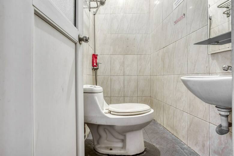 Hotel Reddoorz Near Tomang 2