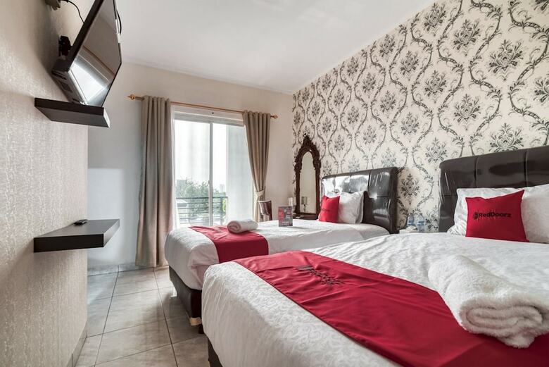 Hotel Reddoorz Near Tomang 2