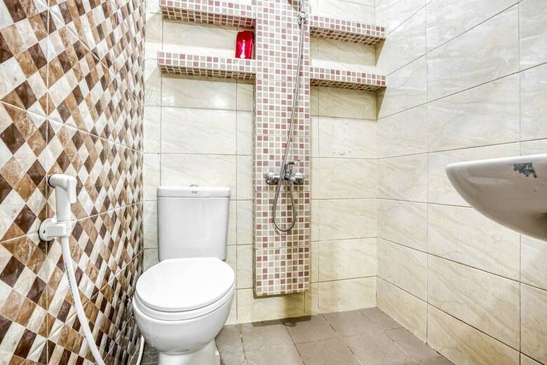 Hotel Reddoorz Near Tomang 2