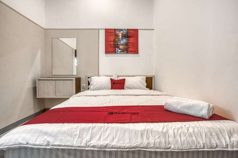 Hotel Reddoorz Near Binus Anggrek 2
