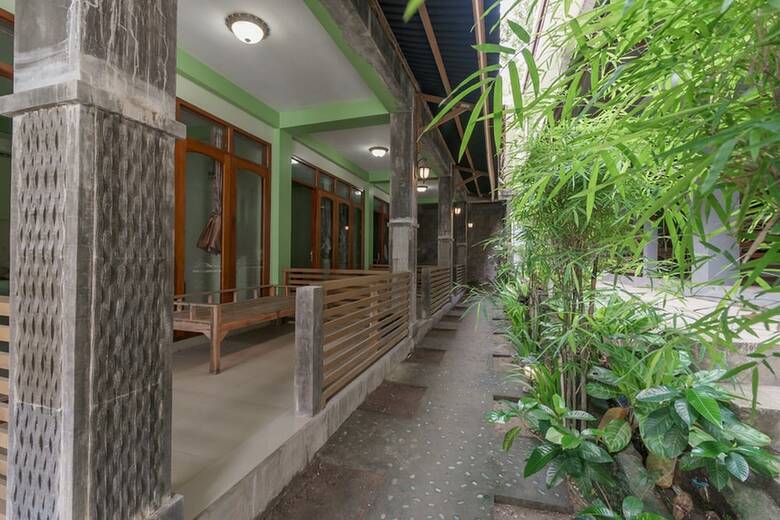 Hotel Reddoorz Syariah @ Iboih Beach Sabang