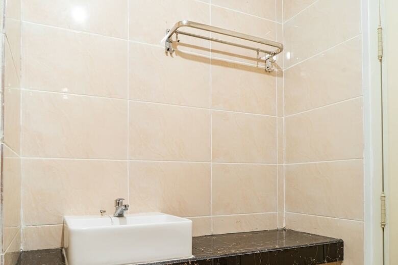 Hotel Reddoorz Plus Near Teras Kota 3