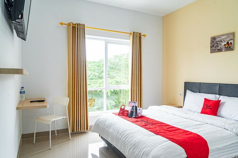 Hotel Reddoorz Plus Near Teras Kota 3