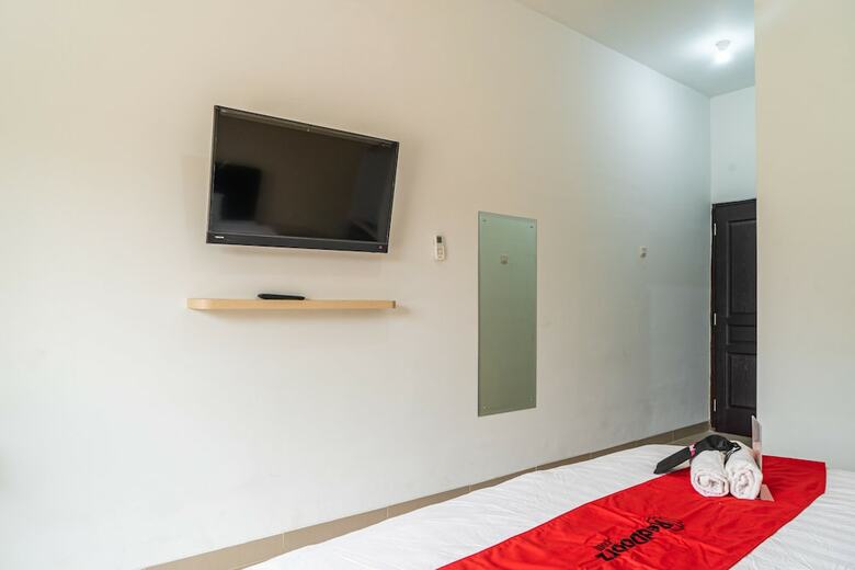 Hotel Reddoorz Plus Near Teras Kota 3