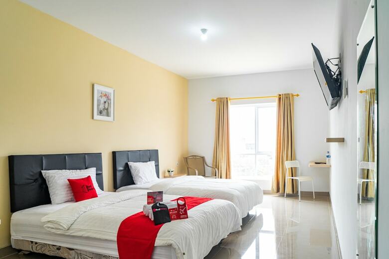 Hotel Reddoorz Plus Near Teras Kota 3