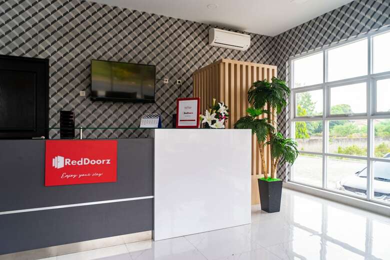 Hotel Reddoorz Plus Near Teras Kota 3