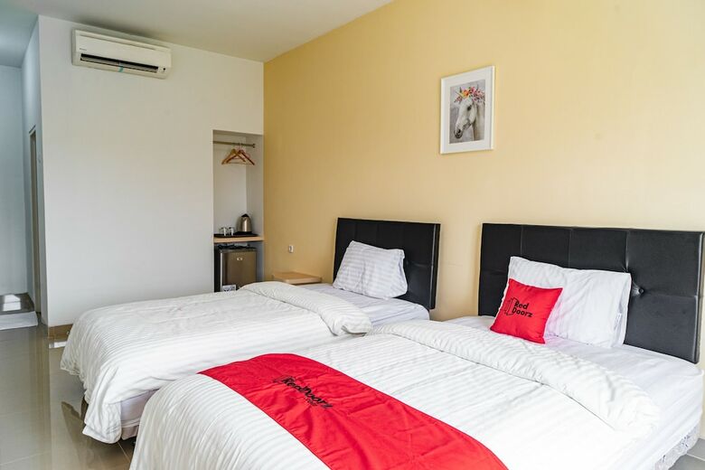 Hotel Reddoorz Plus Near Teras Kota 3