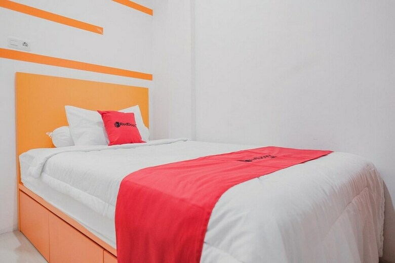 Hotel Reddoorz @ Jalan Sukabangun 2 Palembang