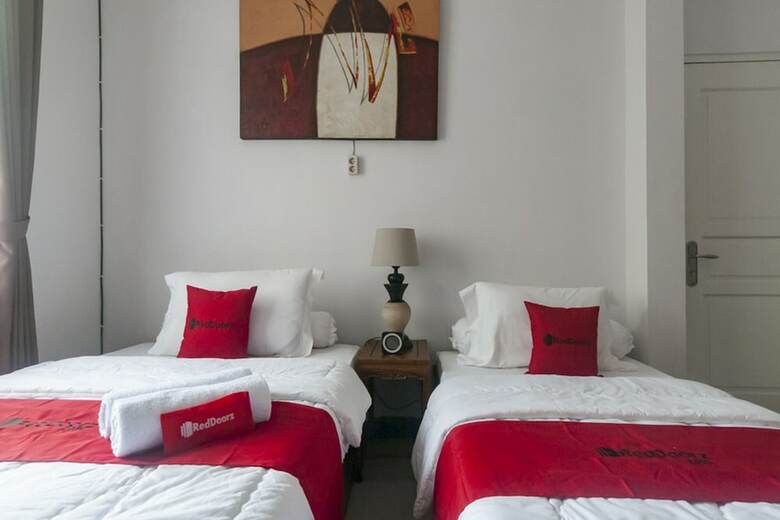 Hotel Reddoorz Syariah Plus Near Trans Studio Cibubur
