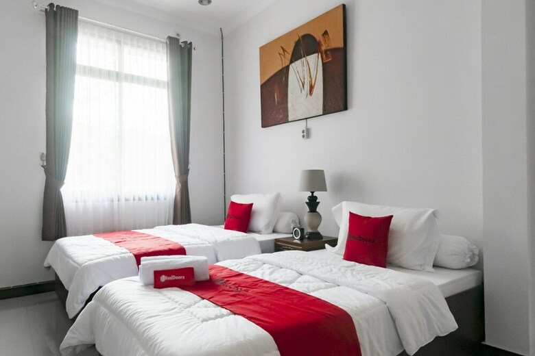 Hotel Reddoorz Syariah Plus Near Trans Studio Cibubur