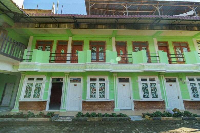 Reddoorz Syariah Hotel Enasti Berastagi