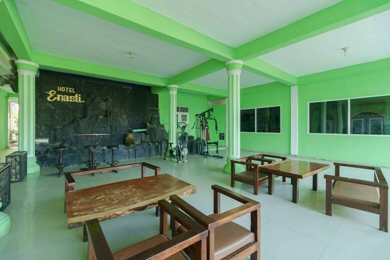 Reddoorz Syariah Hotel Enasti Berastagi