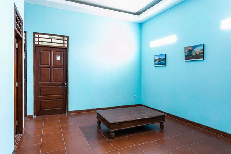 Hotel Reddoorz Near Puro Mangkunegaran
