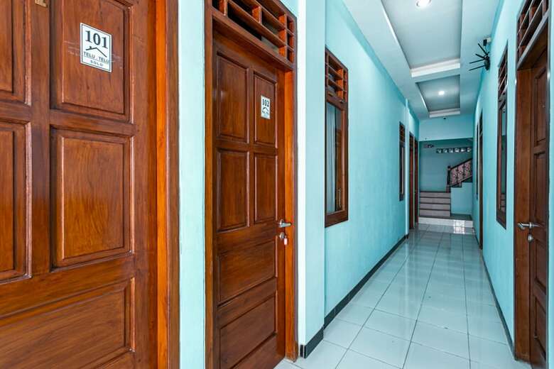 Hotel Reddoorz Near Puro Mangkunegaran