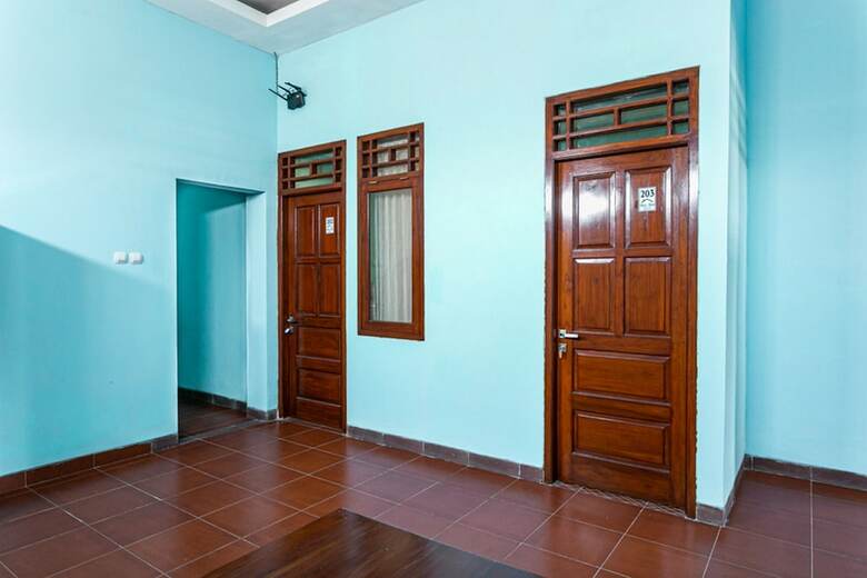 Hotel Reddoorz Near Puro Mangkunegaran