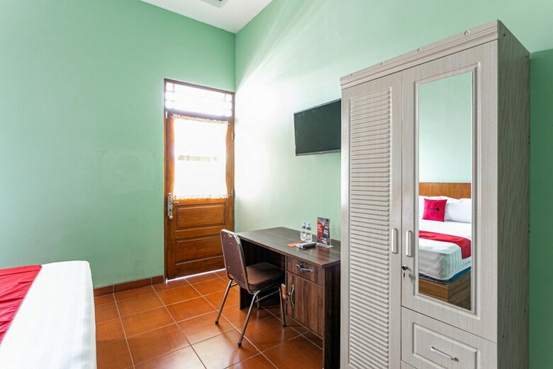 Hotel Reddoorz Near Puro Mangkunegaran