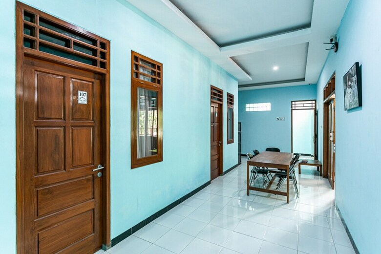 Hotel Reddoorz Near Puro Mangkunegaran